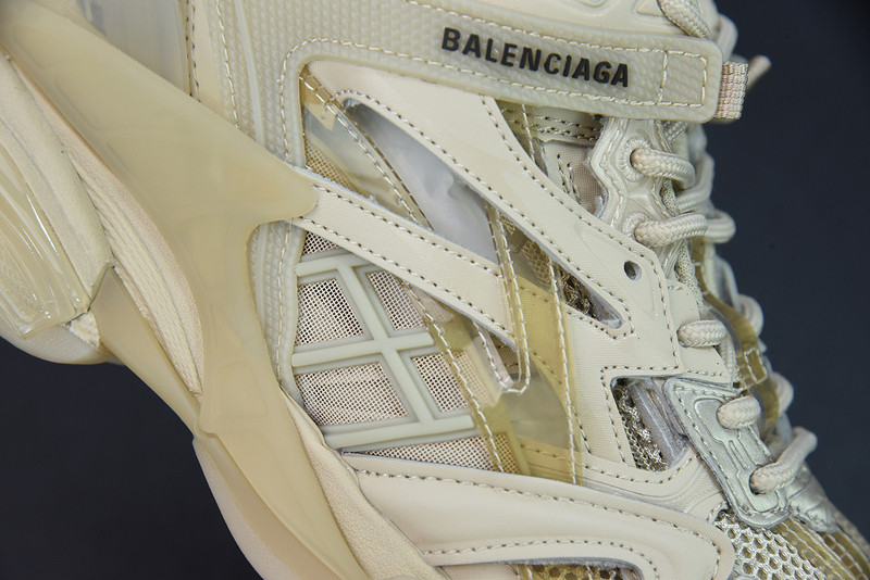 bc track sneaker