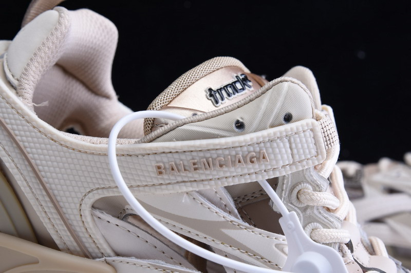 bc track sneaker
