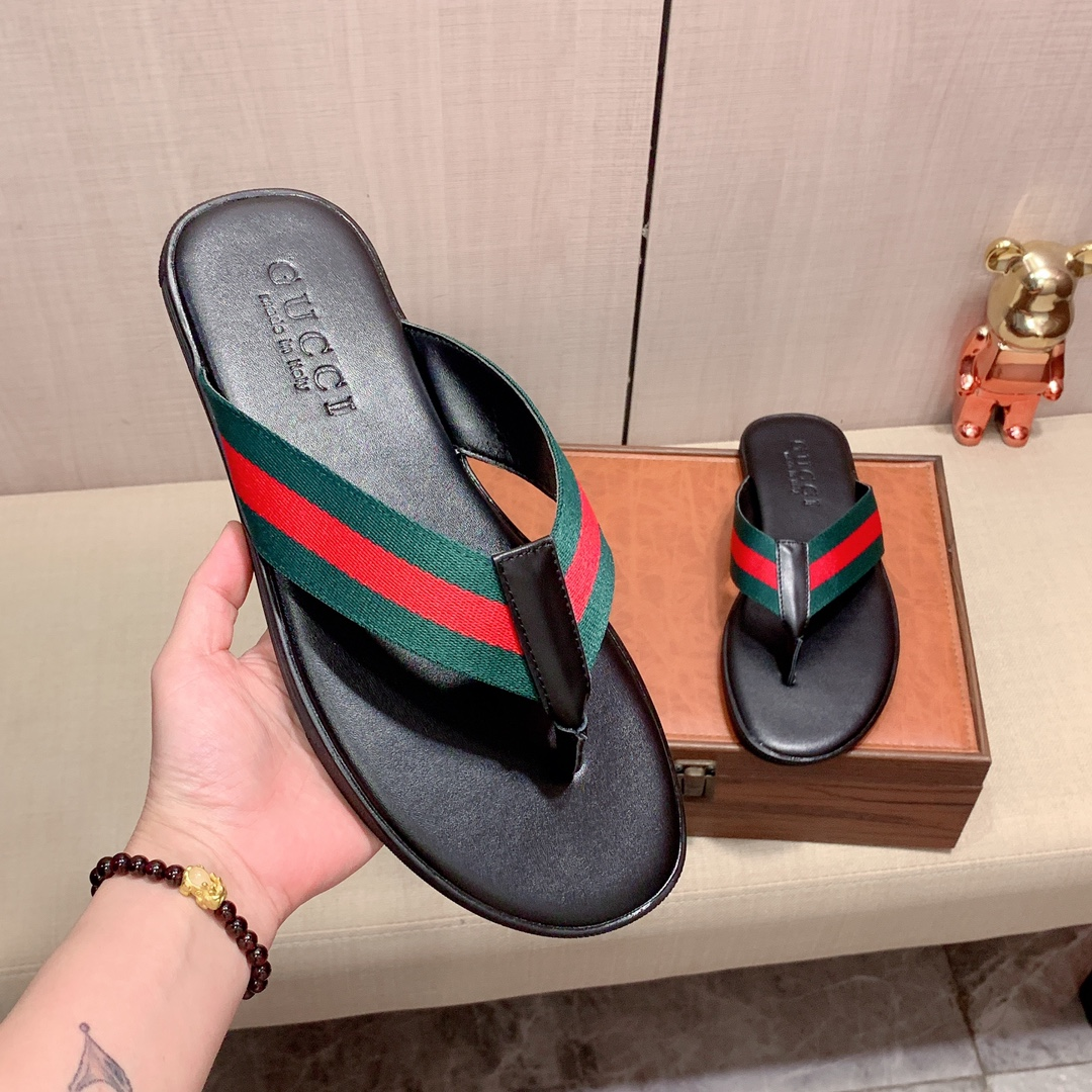 g*u*i sandals