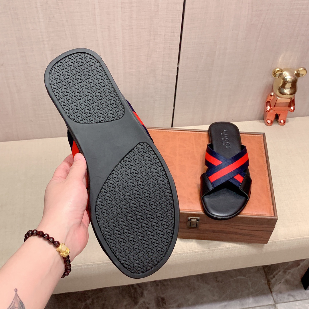 g*u*i sandals