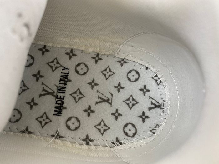 LV TRAINER SNEAKER LV-000559