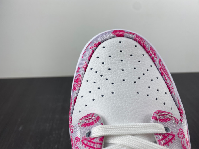 Nike SB Dunk Low Retro SP pink