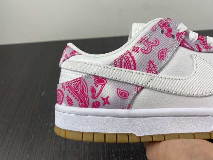Nike SB Dunk Low Retro SP pink