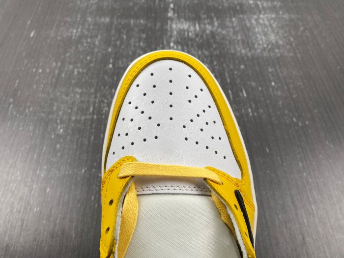 Travis Scott x Air Jordan 1