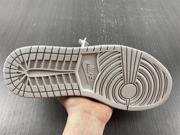 Travis Scott x Air Jordan 1 Low OG