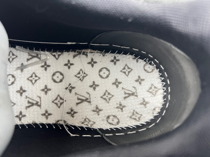 LV TRAINER SNEAKER LVT-000628