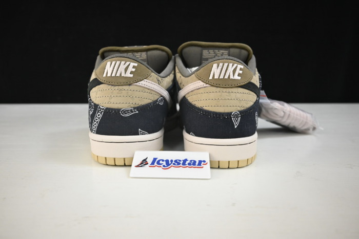 Travis Scott x Nike SB Dunk Low CT5053-001