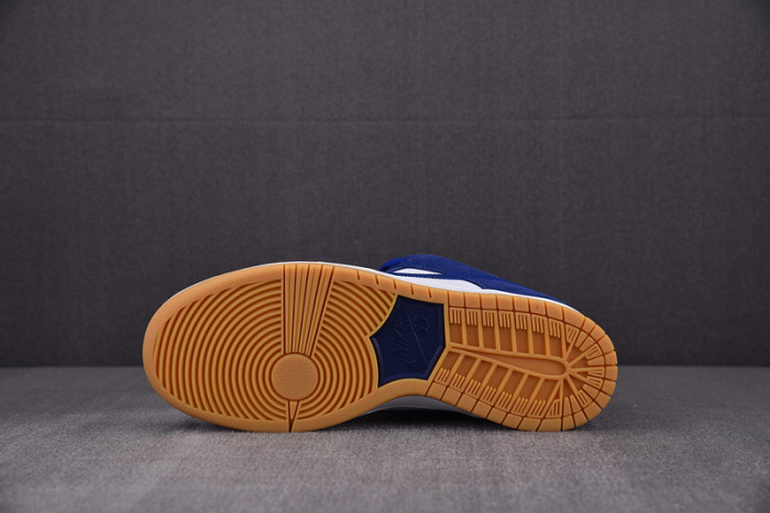 Dunk Low “Los Angeles Dodgers” DO9395-400