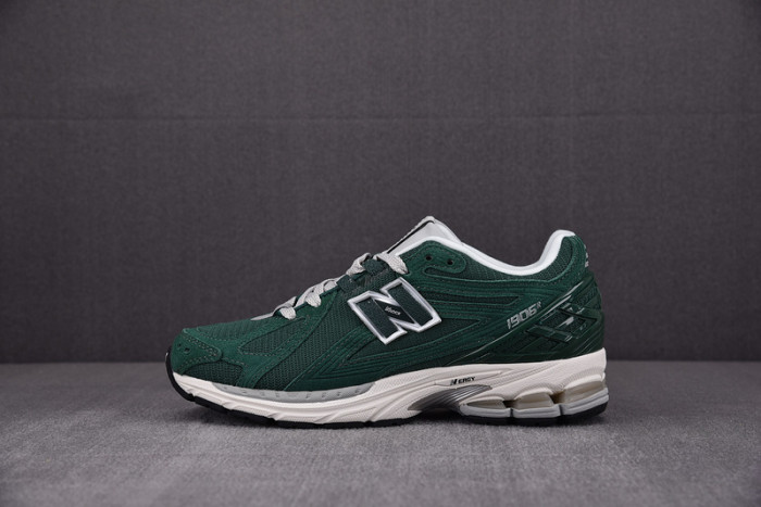 NEW BALANCE SNEAKER NB051