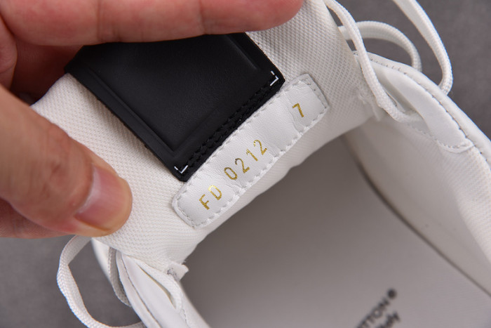 LV SNEAKER LV-000141