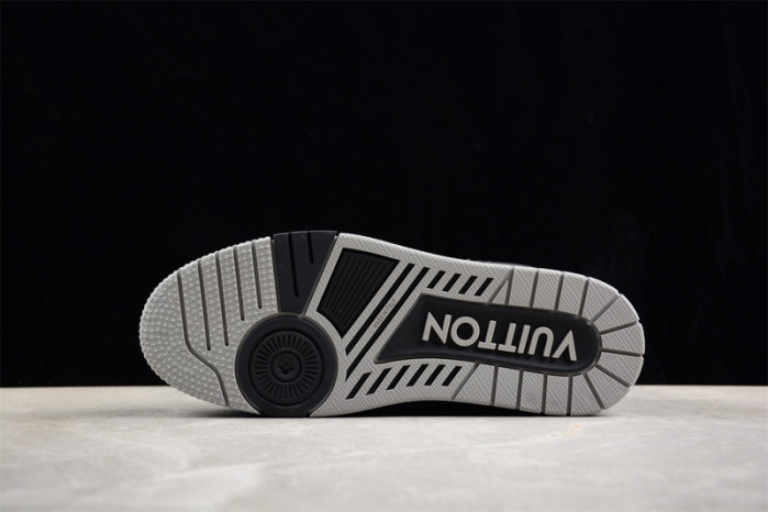 LV TRAINER SNEAKER LV-000548