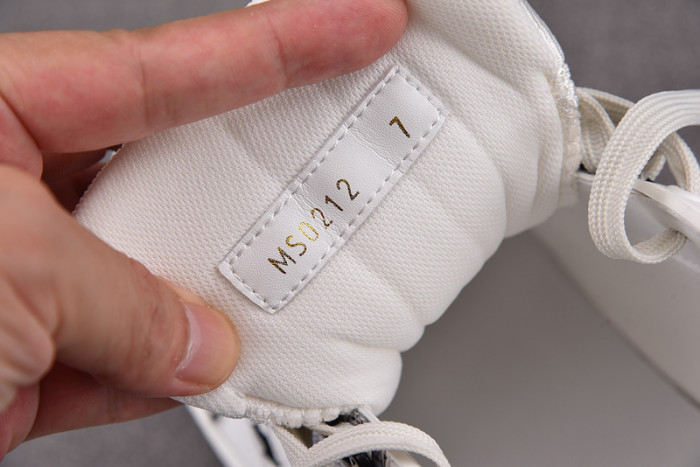 LV TRAINER SNEAKER LV-000596