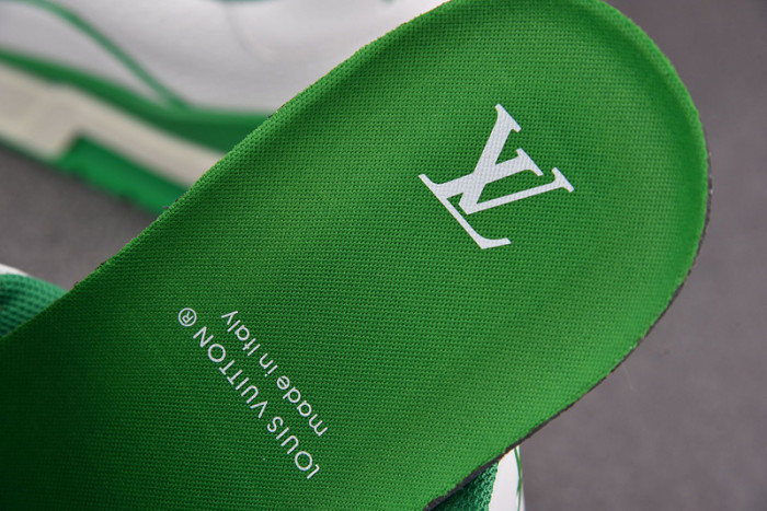 LV SNEAKER LV-000130