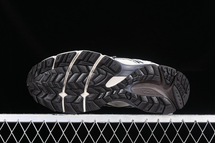 As*ic*s gel-kahana 8 black and white 1011b895-200