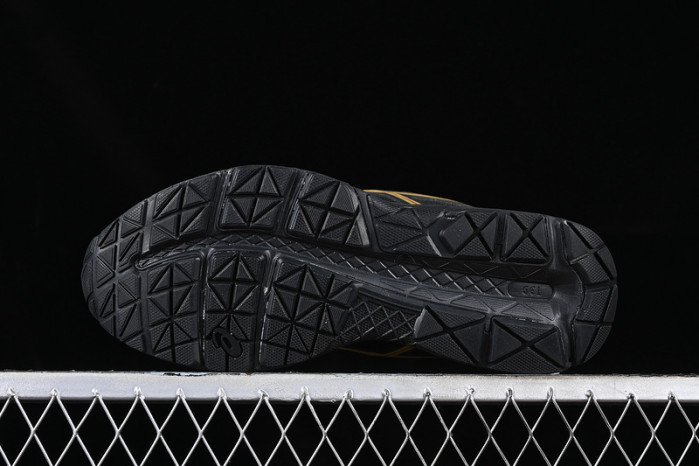 As*ic*s gel-contend 4 