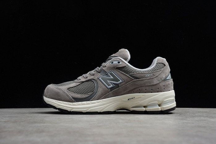 NEW BALANCE SNEAKER 002