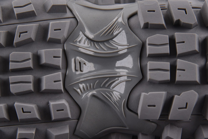 DEFENDER SNEAKER DS010