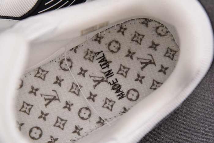 LV SNEAKER LV-000099