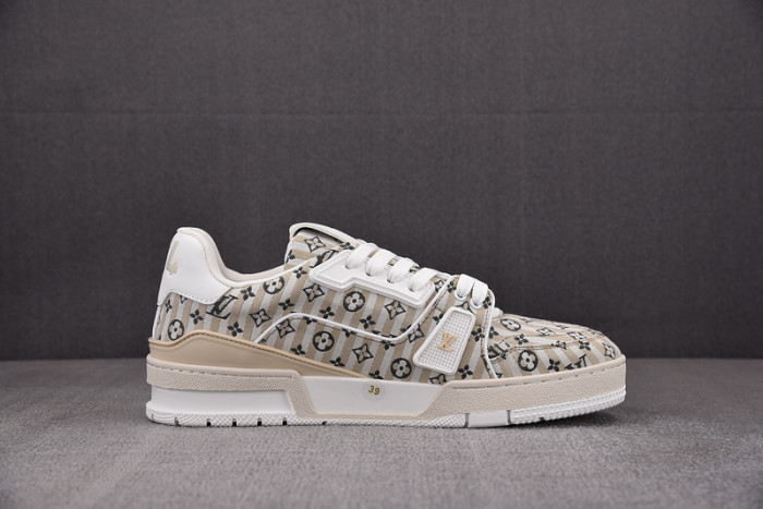 LV SNEAKER LV-000121