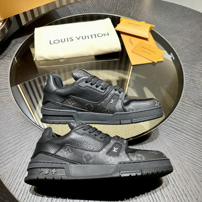 LV TRAINER SNEAKER LV-000571