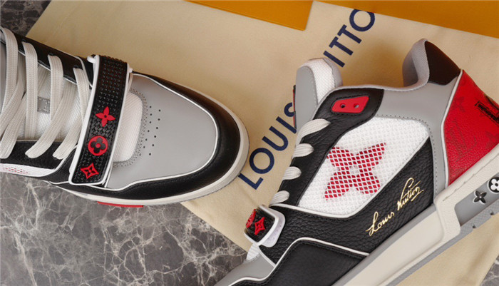LV SNEAKER LV-000157