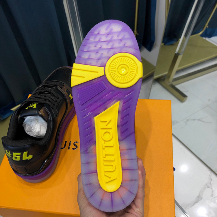 LV SNEAKER LV-000315