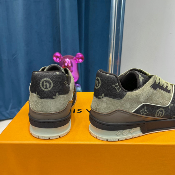 LV SNEAKER LV-000348