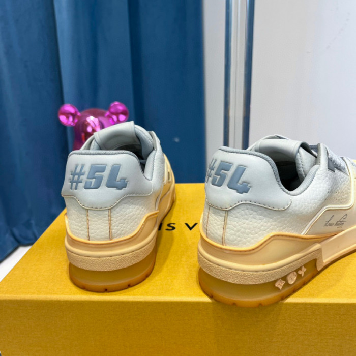 LV SNEAKER LV-000381