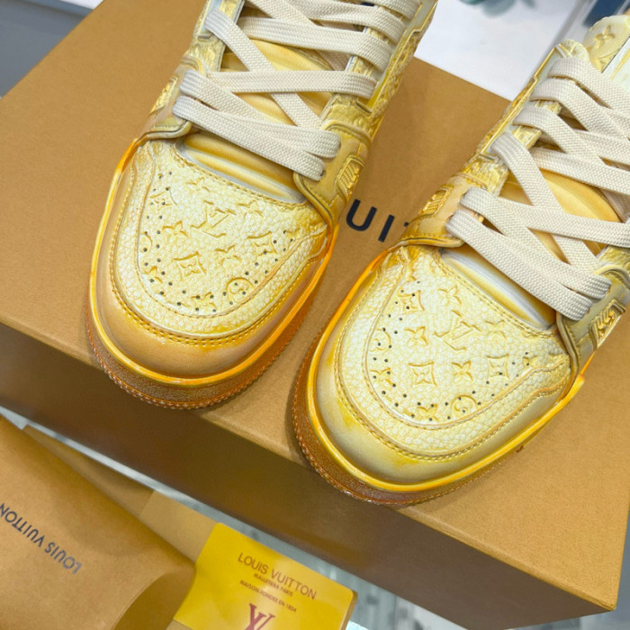 LV SNEAKER LV-000426