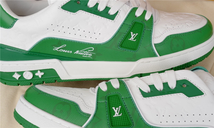 LV SNEAKER LV-000218