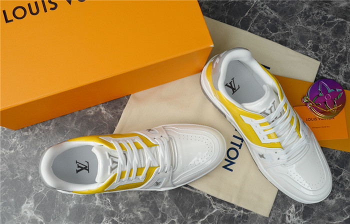LV SNEAKER LV-000231