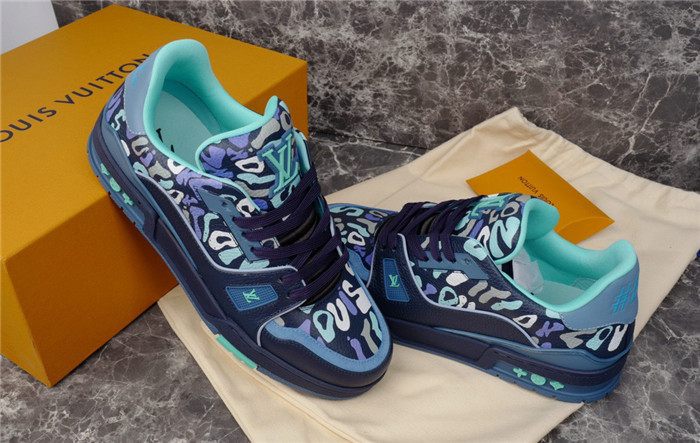 LV SNEAKER LV-000237