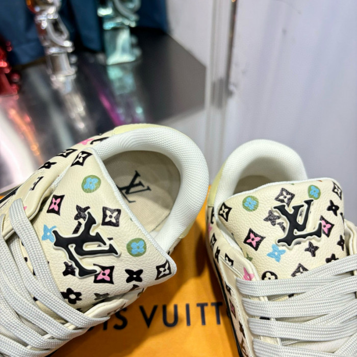 LV SNEAKER LV-000530