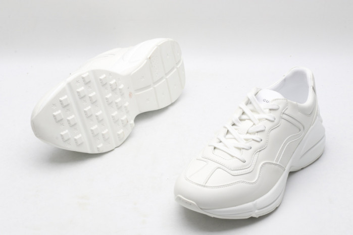 G*u*i* trainer sneaker102