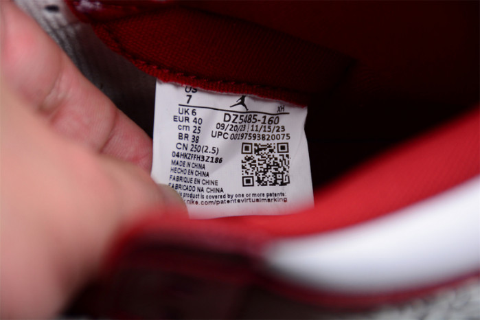 Air Jordan 1 High OG “Team Red” DZ5485-160