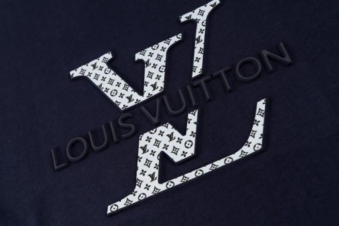 LV CLOTHES V00025