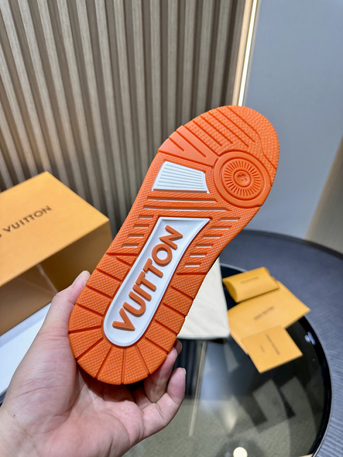 LV TRAINER SNEAKER LV-000561