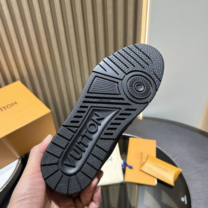 LV TRAINER SNEAKER LV-000603