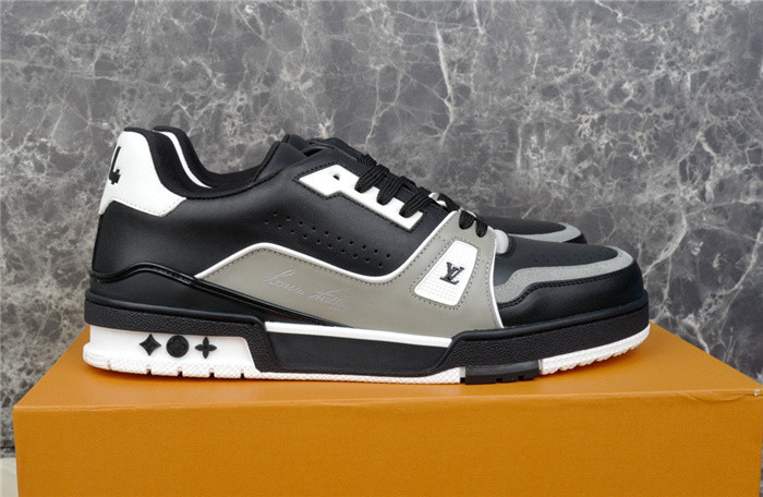 LV SNEAKER LV-000260