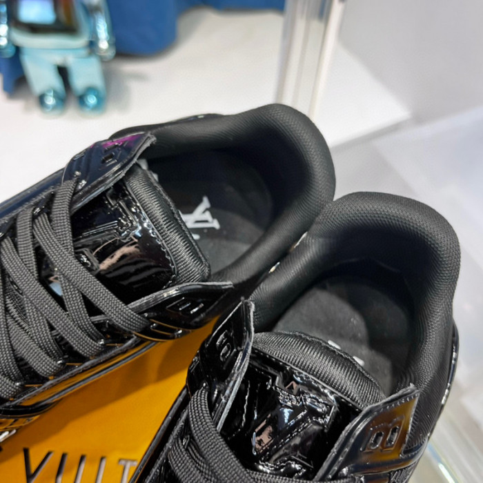 LV SNEAKER LV-000382