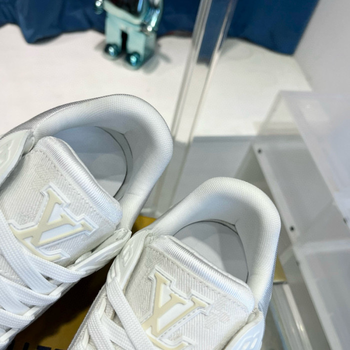 LV SNEAKER LV-000416