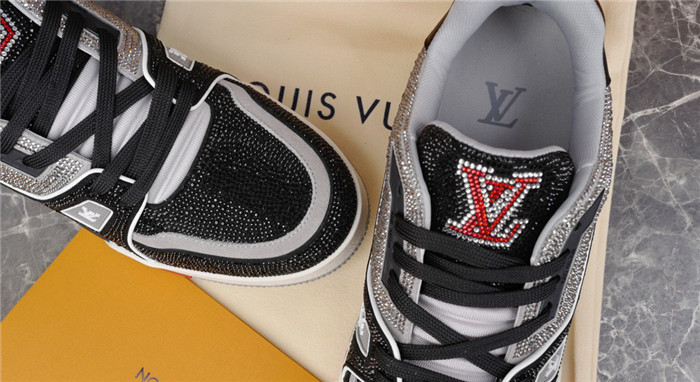 LV SNEAKER LV-000225