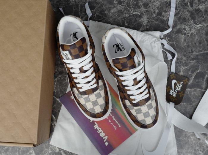 LV SNEAKER LV-000239