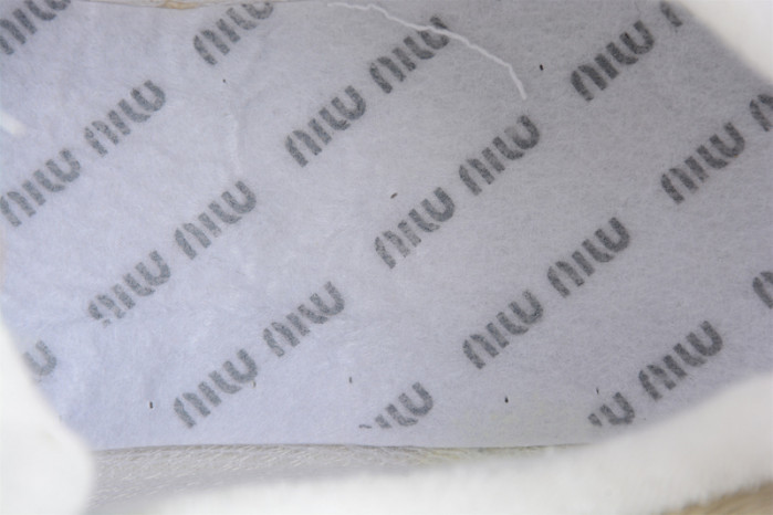 NEW BALANCE SNEAKER 011