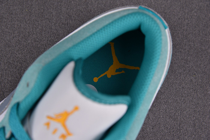 Jordan 1 Low SE New Emerald DN3705-301