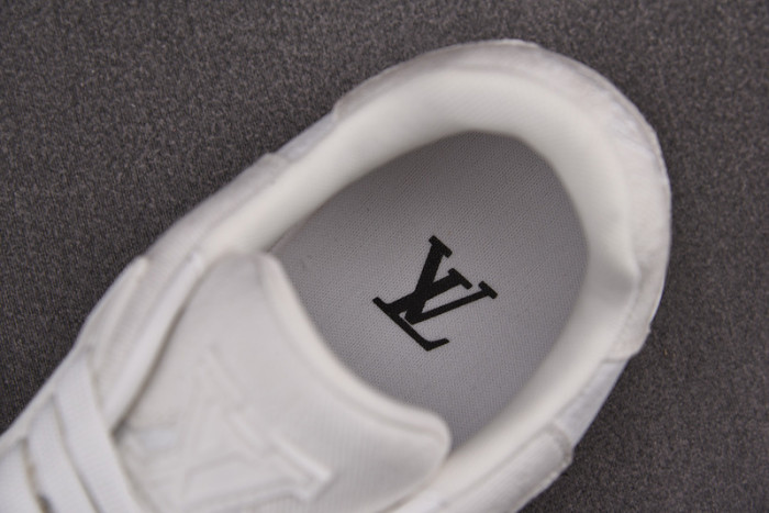LV SNEAKER LV-000109