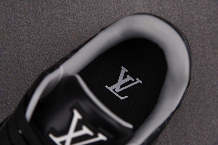 LV SNEAKER LV-000146