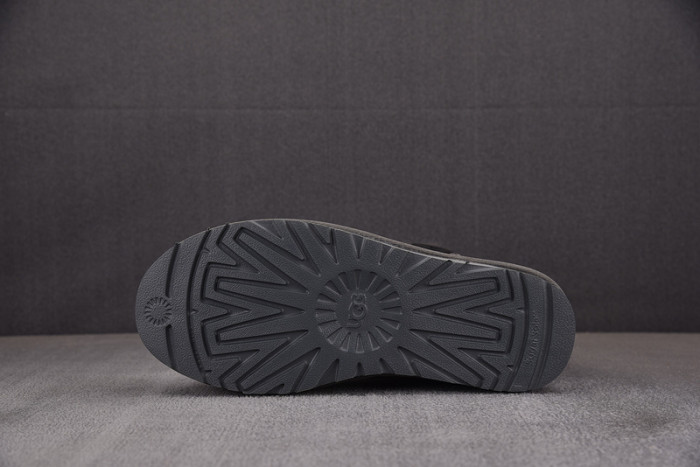 UGG Mini Bailey Button II