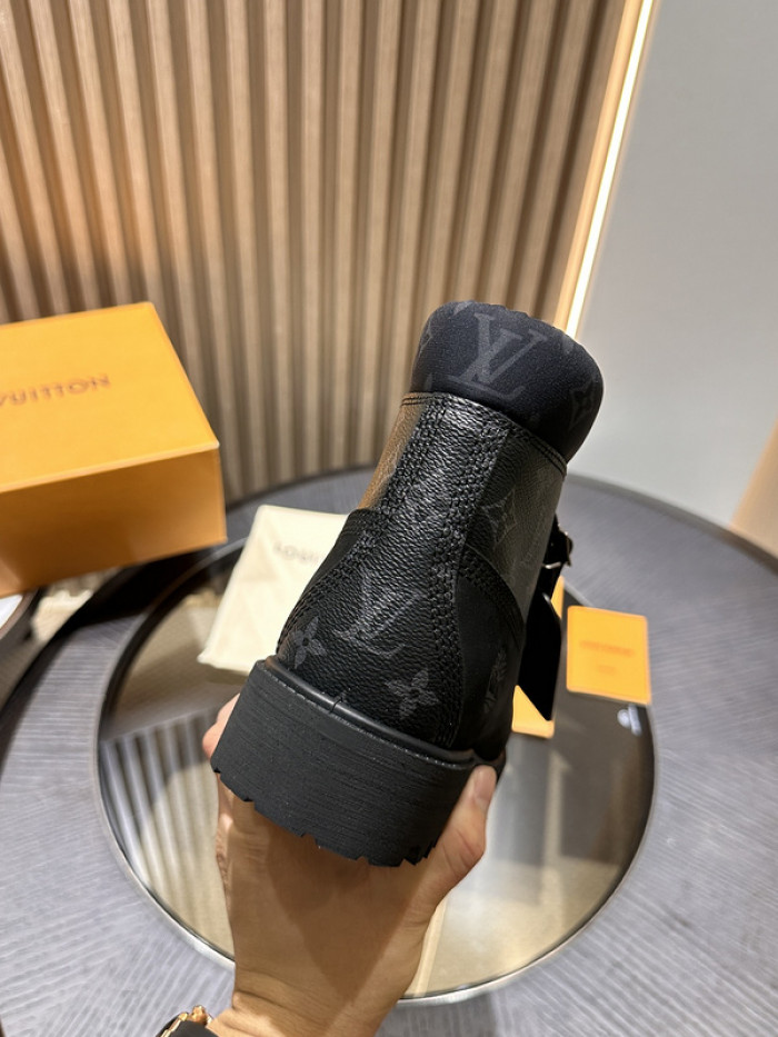 LV BOOTS L000022