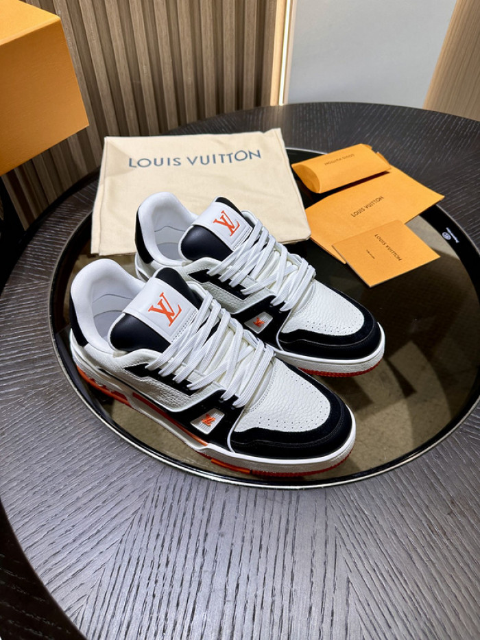 LV TRAINER SNEAKER LV-000561